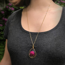Load image into Gallery viewer, Globe Amaranth Flower Necklace