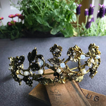 Load image into Gallery viewer, Garland of Gold Crown