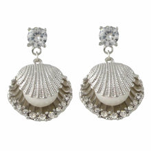 Load image into Gallery viewer, Clamshell Treasure Earrings