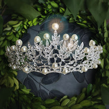 Load image into Gallery viewer, Pearl Princess Crown