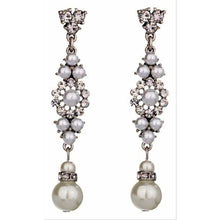 Load image into Gallery viewer, Pearly Perfection Earrings