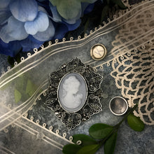 Load image into Gallery viewer, Icy Sweet Cameo