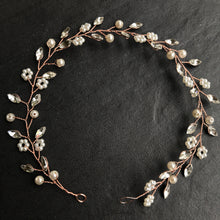 Load image into Gallery viewer, Delicate Floral Headpiece