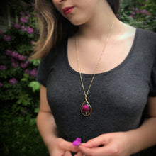 Load image into Gallery viewer, Globe Amaranth Flower Necklace
