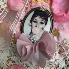 Load image into Gallery viewer, Audrey Hepburn Bubble Brooch Hair Clip