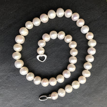 Load image into Gallery viewer, Perfectly Pearly Necklace