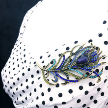 Load image into Gallery viewer, Pretty Peacock Plume Pin