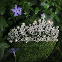 Load image into Gallery viewer, Pearl Princess Crown