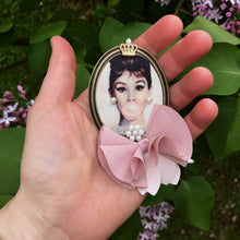 Load image into Gallery viewer, Audrey Hepburn Bubble Brooch Hair Clip