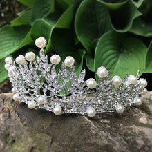 Load image into Gallery viewer, Pearl Princess Crown