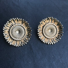 Load image into Gallery viewer, Golden Sunflower Earrings