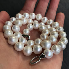 Load image into Gallery viewer, Perfectly Pearly Necklace