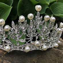 Load image into Gallery viewer, Pearl Princess Crown