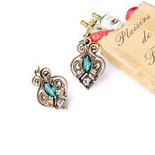 Load image into Gallery viewer, Swirling Emerald Sea Earrings