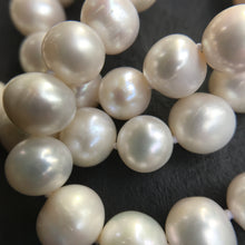 Load image into Gallery viewer, Perfectly Pearly Necklace