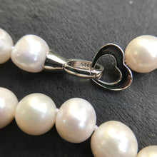 Load image into Gallery viewer, Perfectly Pearly Necklace