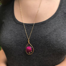Load image into Gallery viewer, Globe Amaranth Flower Necklace