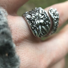Load image into Gallery viewer, Floral Metal Wrap Ring