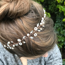 Load image into Gallery viewer, Delicate Floral Headpiece