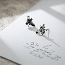 Load image into Gallery viewer, Silver Bee Stud Earrings