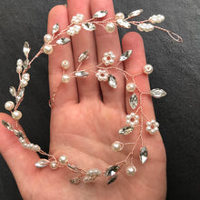 Load image into Gallery viewer, Delicate Floral Headpiece