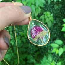 Load image into Gallery viewer, Globe Amaranth Flower Necklace