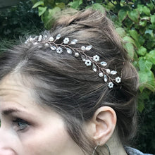 Load image into Gallery viewer, Delicate Floral Headpiece